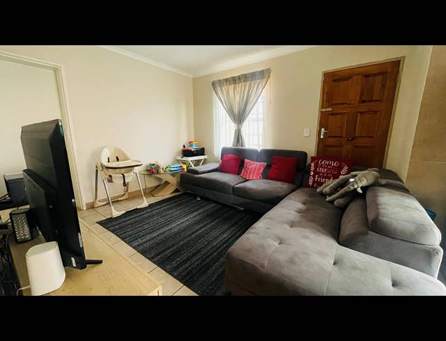 3 BEDROOM FREEHOLD FOR SALE IN THATCH HILL ESTATE